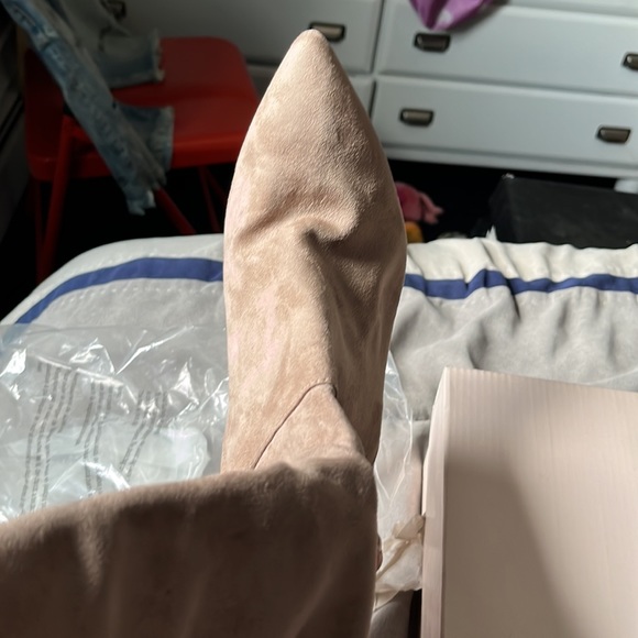 Nude/pinky suade boots size 8.5 brand new - Picture 4 of 4